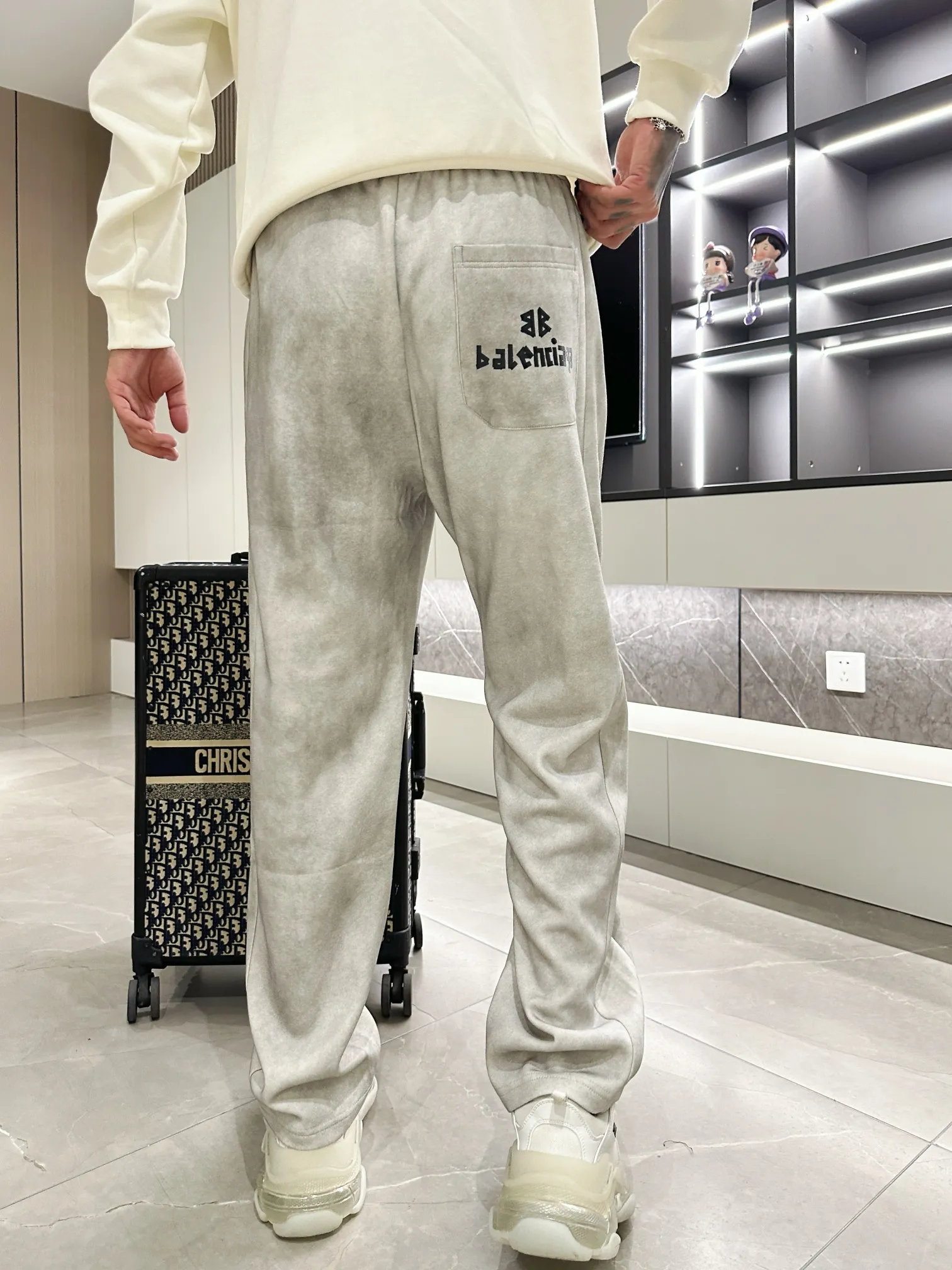 Balenciaga 🆕2026 Autumn and Winter New Arrival Casual Pants! The official website will be released simultaneously. Brand Classic LOGO casual pants, customized fabrics, excellent comfort and strong touch. Highly recognisable, perfect appearance and craftsmanship. Size:M-3XL